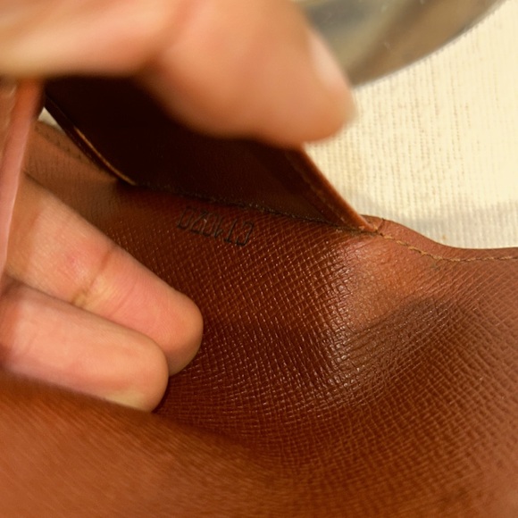 Louis Vuitton Key Holder/Wallet - Picture 10 of 10